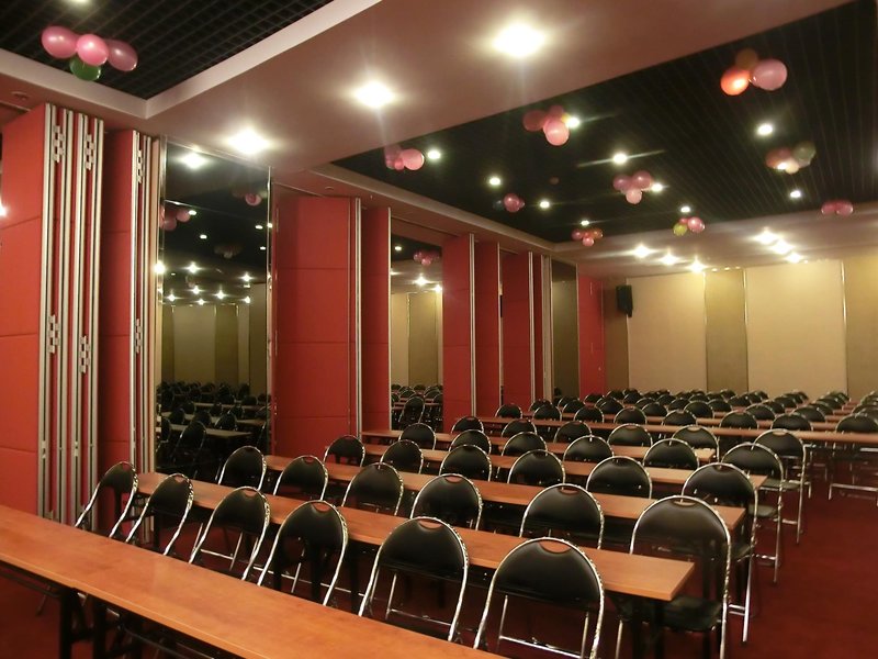 Yifeng Hotel Shenzhen meeting room