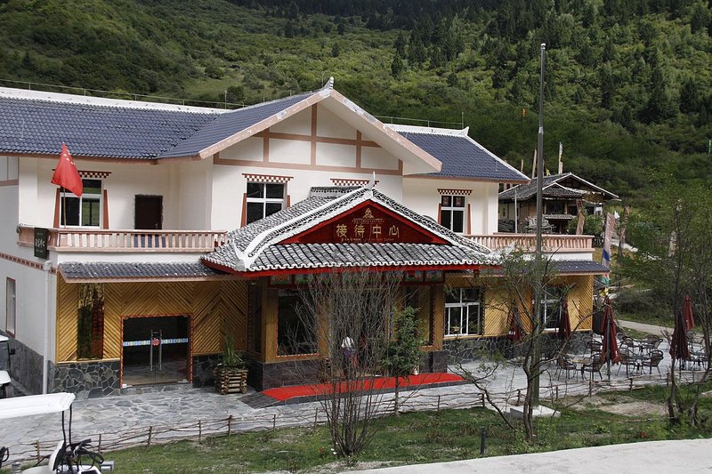 Jiuzhaigou Tibetan House International Hotle Over view
