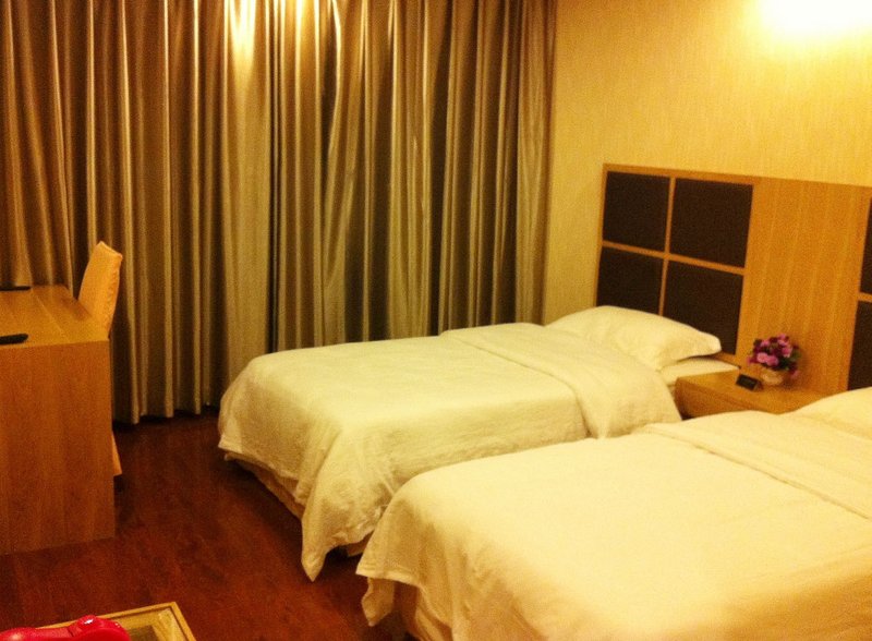 He Ming Wei Hotel (Qingdao Shandong Road) Guest Room
