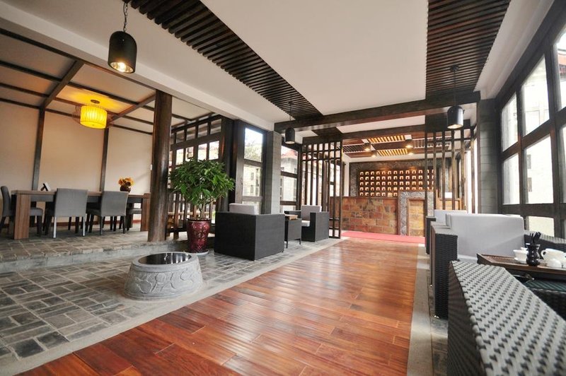 Lijiang Shuhe BackBay Holiday Club  Lobby