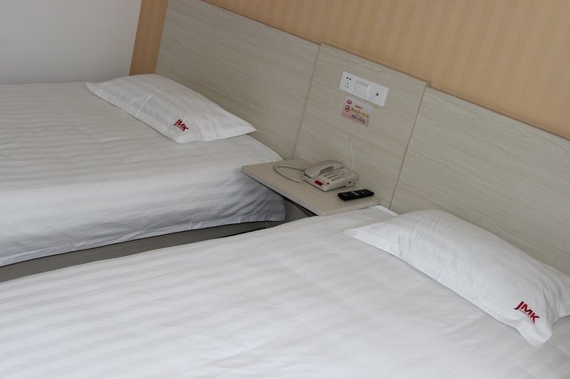 Jimeike Business Hostel (Qingdao Fuying Decoration City) Guest Room
