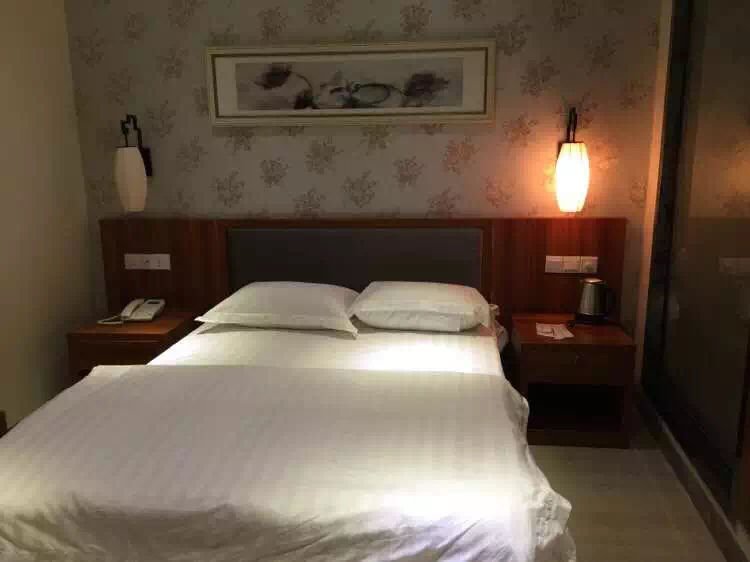 SOUTH  HOTEL Guest Room