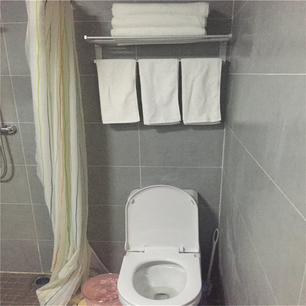 warm house Guest Room