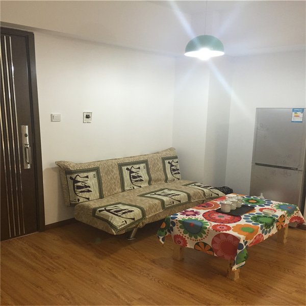 warm house Guest Room