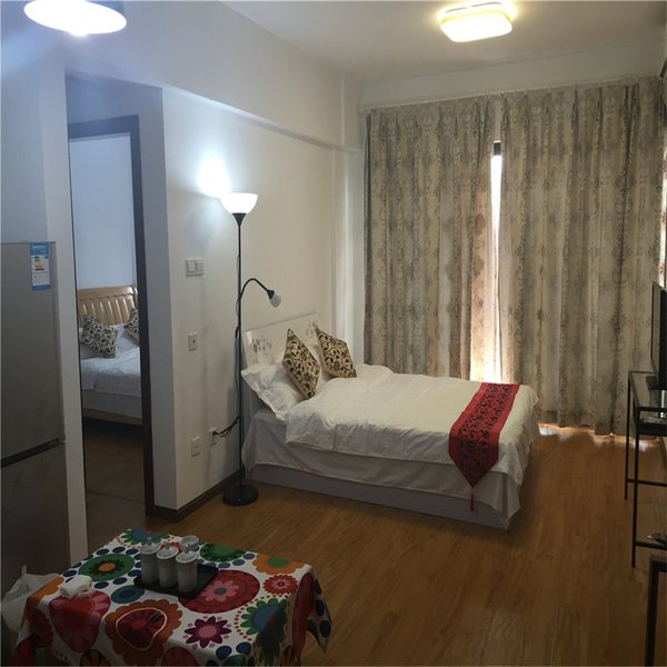 warm house Guest Room