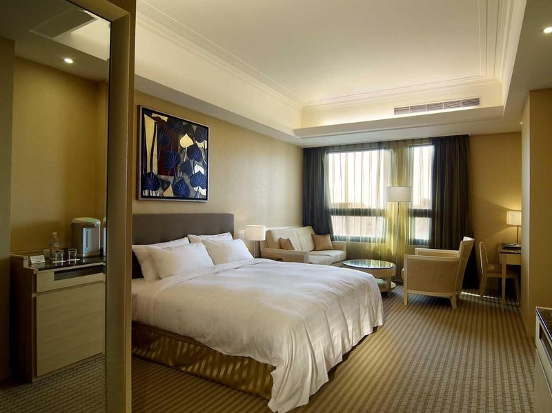 Justwin Grand Hotel Guest Room