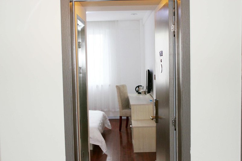 Jimeike Business Hostel (Qingdao Fuying Decoration City) Guest Room