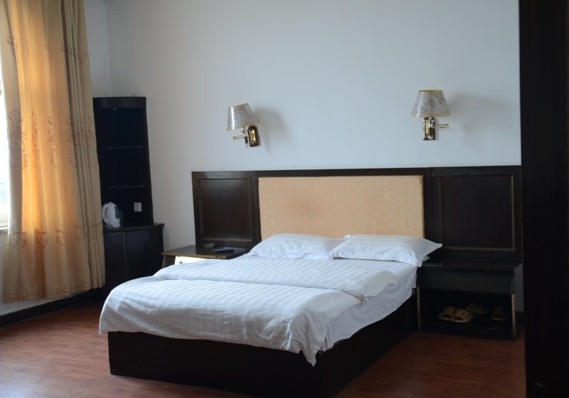 Jigongshan Tongxin Hotel Guest Room
