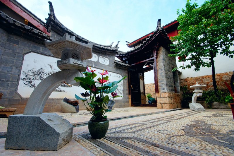 Lijiang Qiwu Inn 休闲