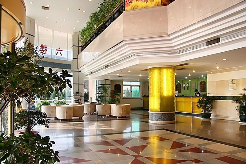 Yizhong Hotel - Yantai Lobby