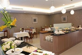 Triple Beds Hotel Restaurant