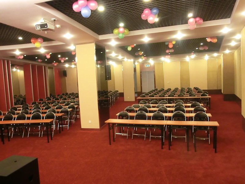 Yifeng Hotel Shenzhen meeting room