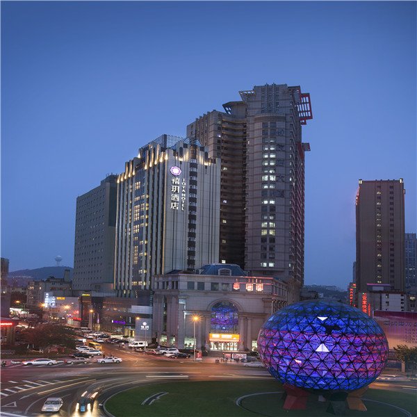 Mercure Hotel Dalian-Friendship Square Over view