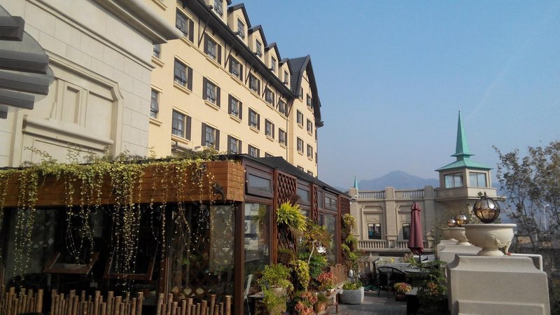 Holiday Inn Qingdao Expo Over view