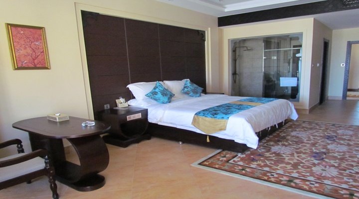 Bulong Lake Hot Spring Hotel Guest Room