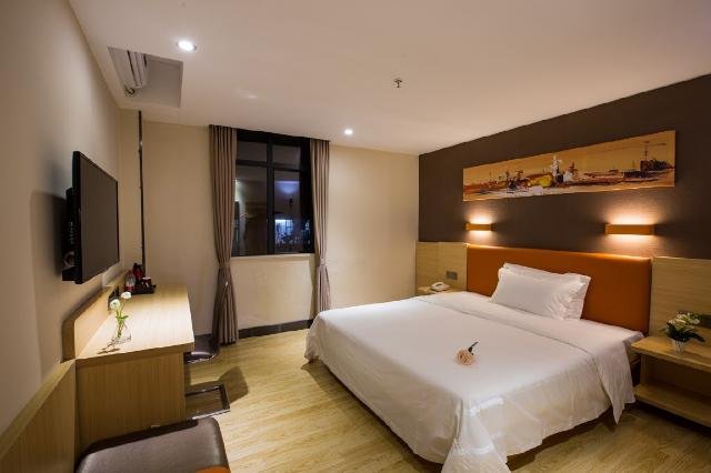 7 Days Premium HotelGuest Room