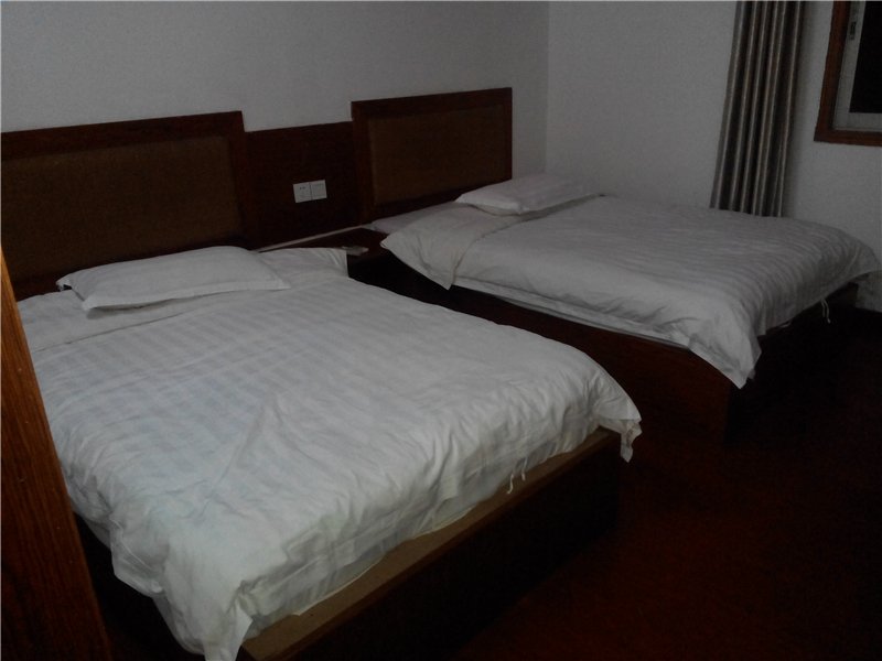 18970262198Guest Room