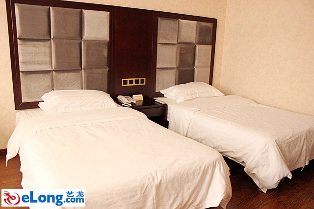 Fengshulin Hotel Guest Room