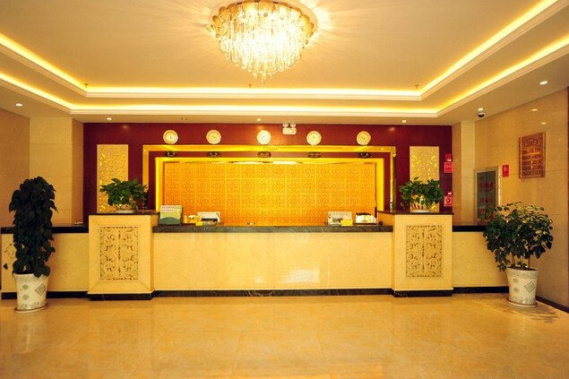 Baishun Hotel Lobby