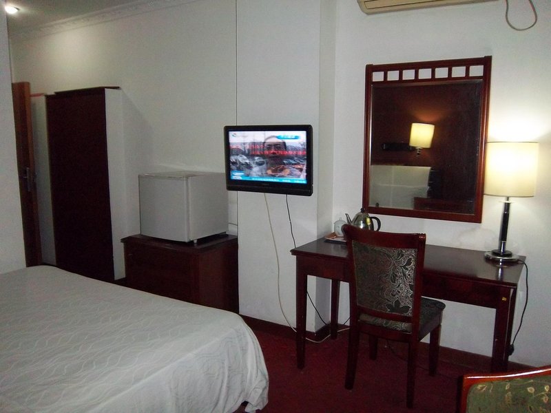 Chenlong Hotel Guest Room