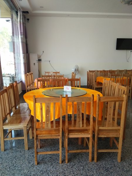 The hotel that occupy the home Restaurant