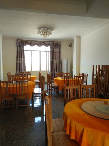 The hotel that occupy the home Restaurant