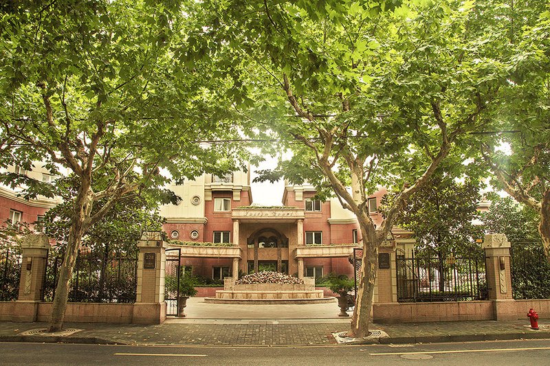 Justin Court Hotel Over view