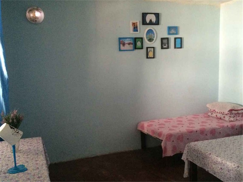 The Gesang's Sunny Inn Guest Room