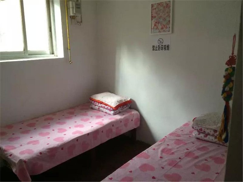 The Gesang's Sunny Inn Guest Room