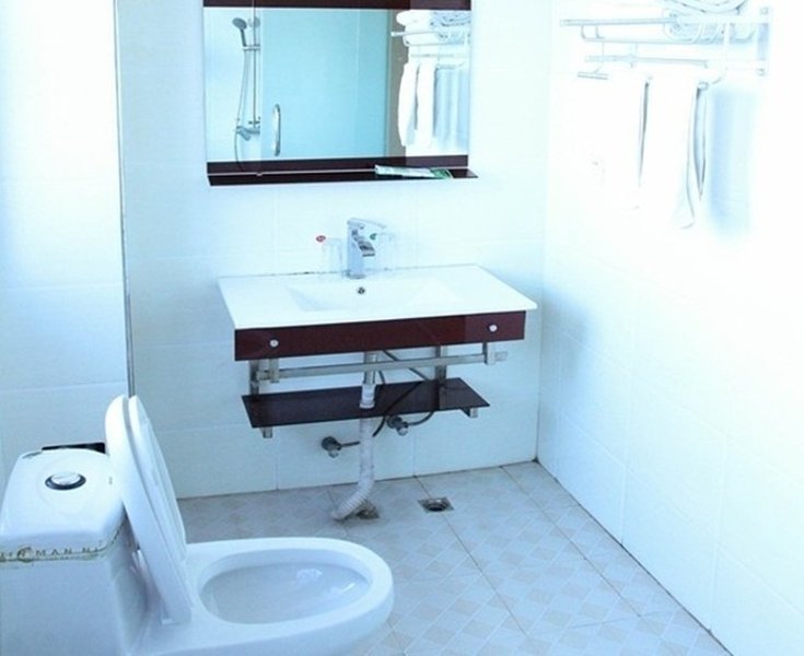 Huazhou Business Hotel Guest Room