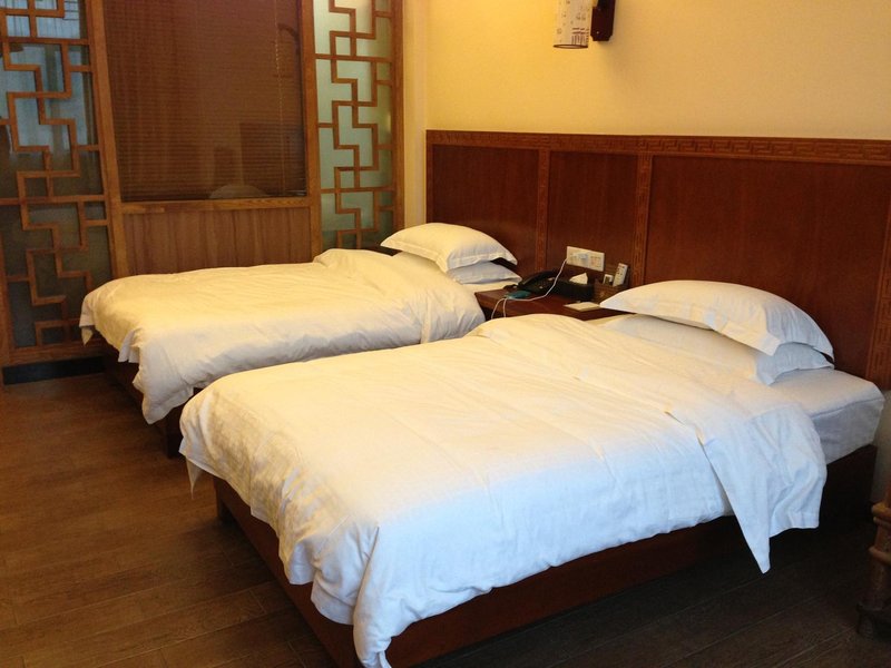 Huoche Yizhan Guest Room