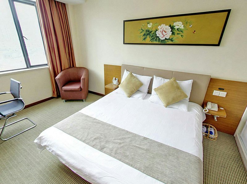 Leisure Plaza Traders Hotel Guest Room