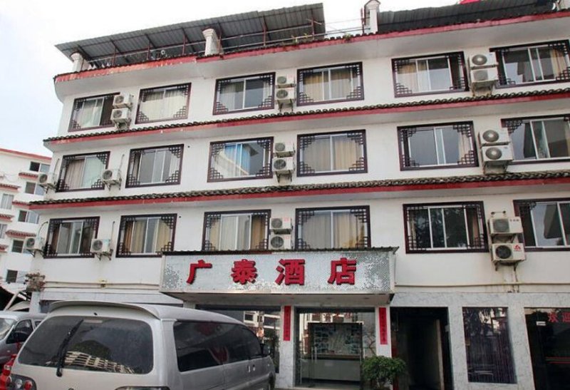 Yangshuo Broad Peaceful Hotel Over view