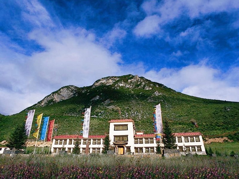 Gyalthang Dzong Hotel Over view