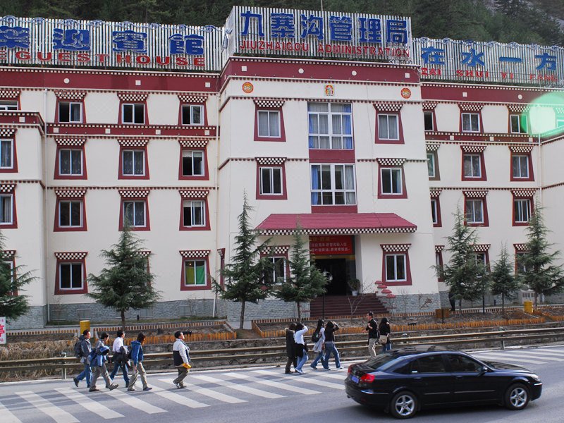 Dali Yilong Binhai Hotel Over view