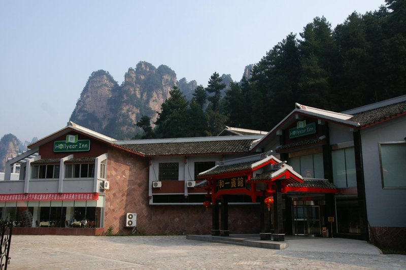 Zhangjiajie Hollyear Inn Over view