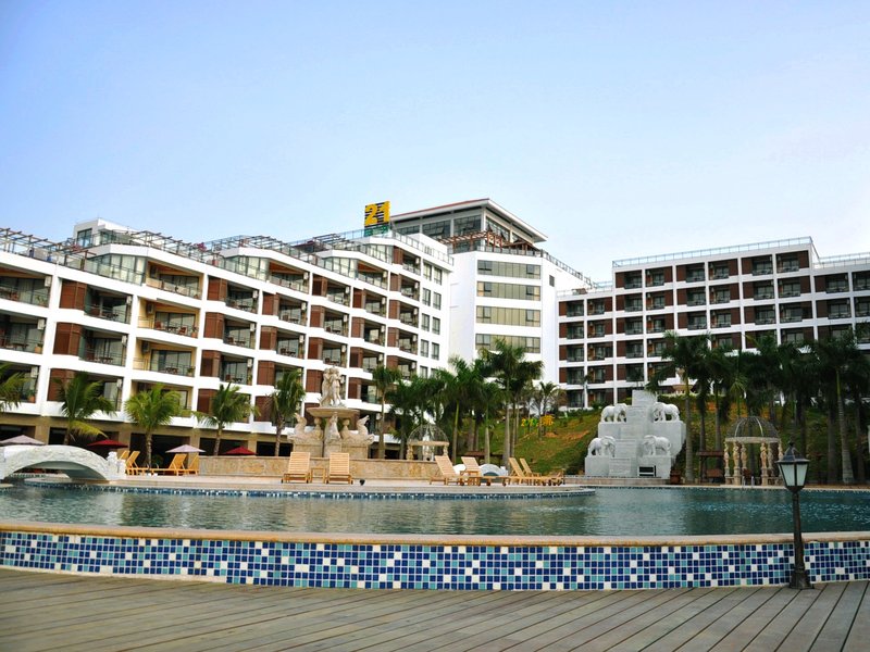 Xinglong Old Banyan Hotel Over view