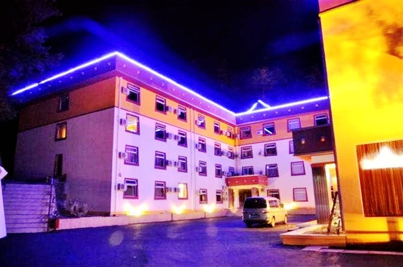 Jiuzhaigou Xianchi Hotel Over view