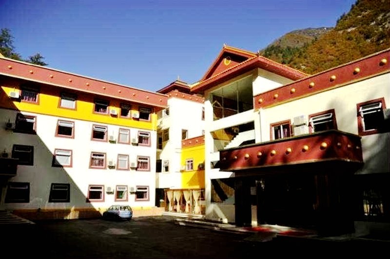 Jiuzhaigou Xianchi Hotel Over view