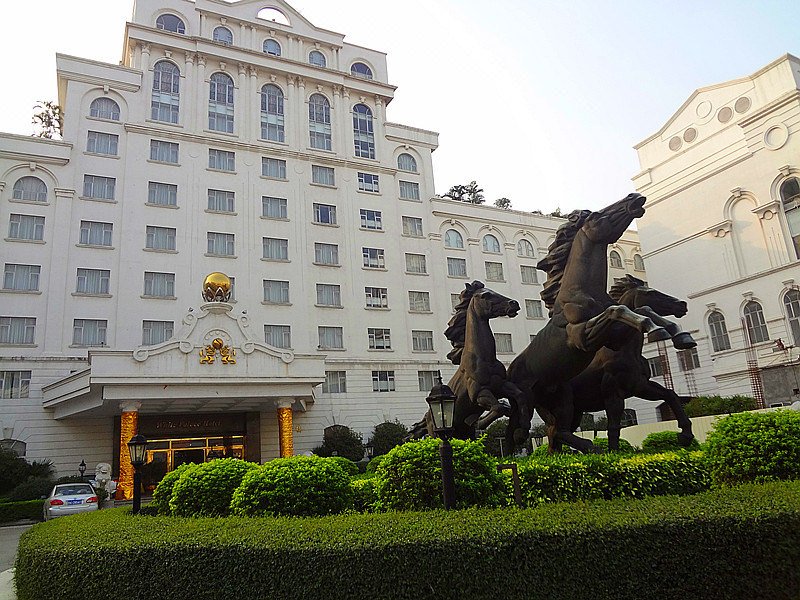 Guangzhou Lijiang Pearl Hotel (Xiajiao Subway Station) Over view