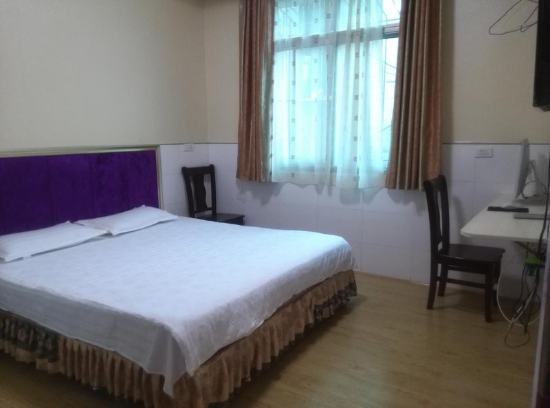 Reunion Business Hotel Guest Room