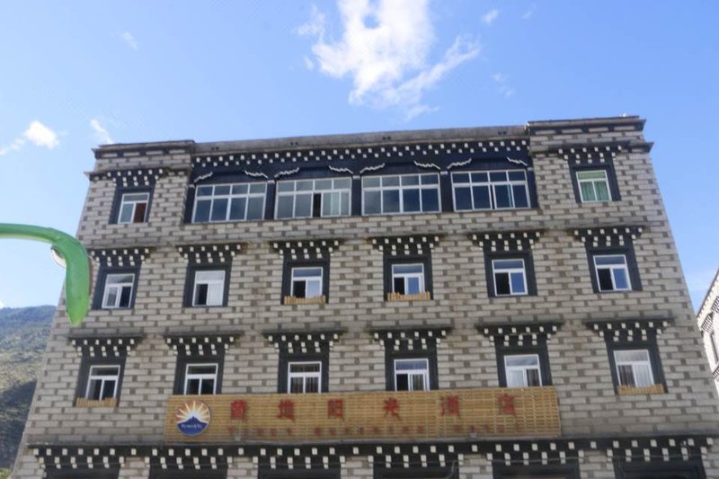 Yading Zangdi Yangguang HotelOver view