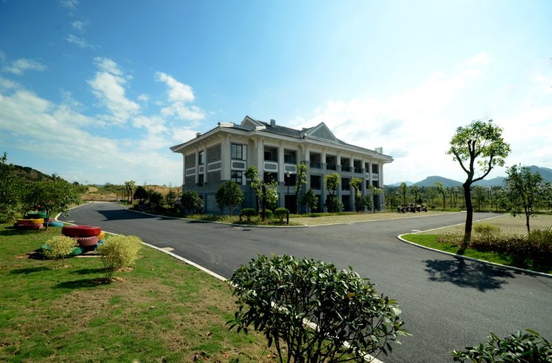 Wuyishan Tujia Sweet Car Holiday Hotel Over view