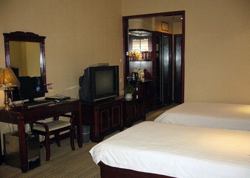 Yulong Hotel Guest Room