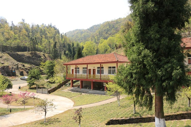 Tianzhushan Bishu Manor Over view