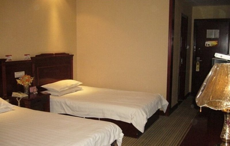 Yulong Hotel Guest Room