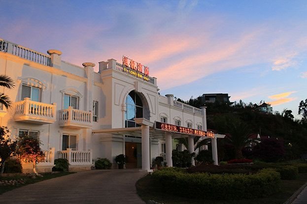 Yilong Binhai Hotel over view