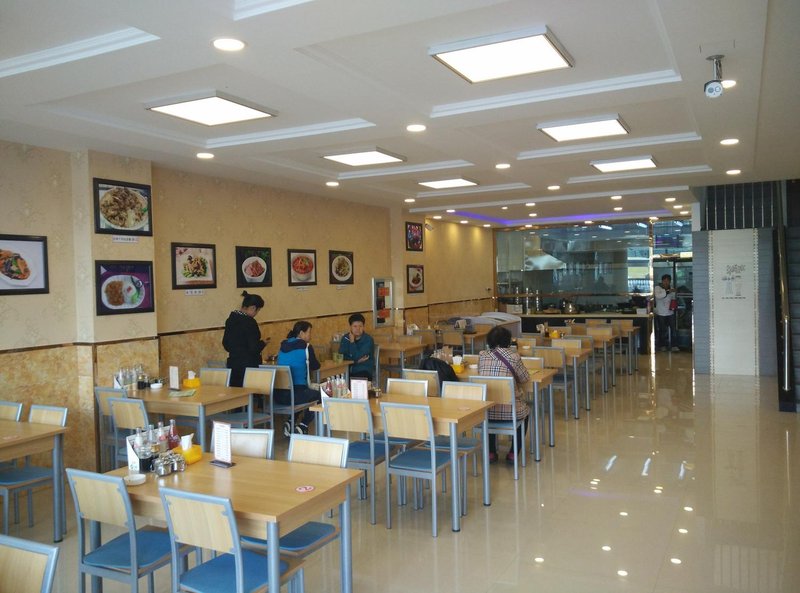 Red tomato Fashion Hotel Restaurant