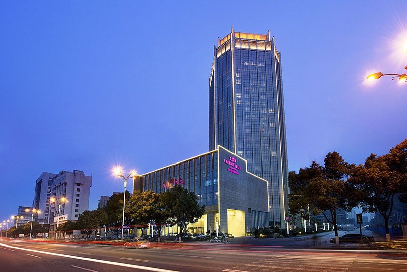 Crowne Plaza ZhenjiangOver view