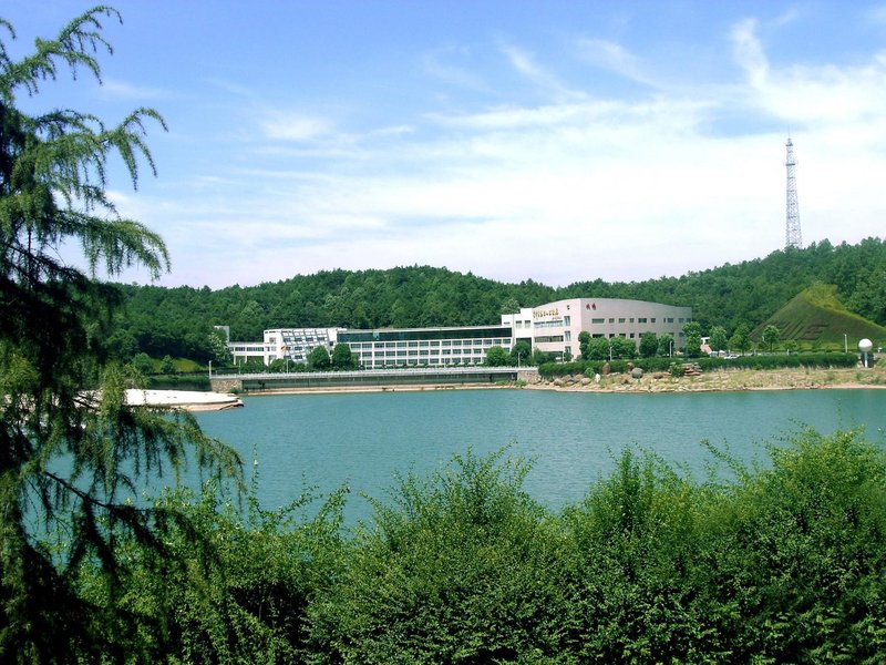 Dolton Resort TongshenghuOver view